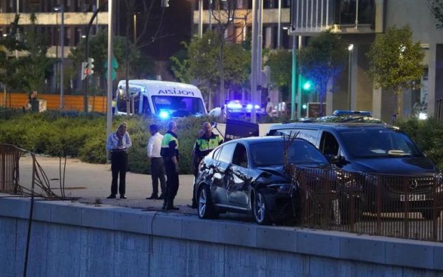 El veh&iacute;culo implicado ha chocado contra la valla protectora.