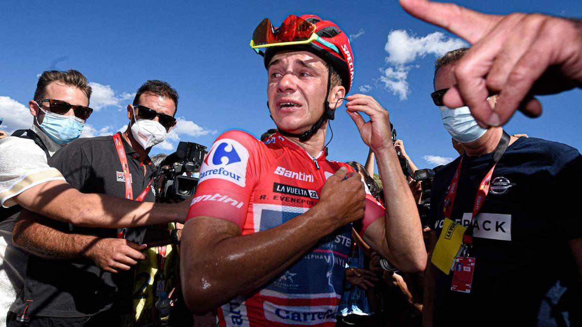Evenepoel, emocionado, tras ganar la Vuelta a la espera de la fiesta de Madrid.