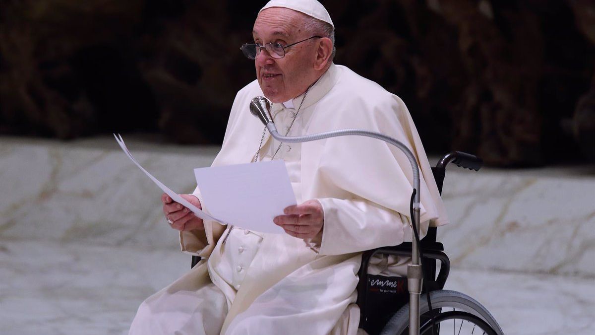 El Papa Francisco, en silla de ruedas, durante una audiencia en el Vaticano