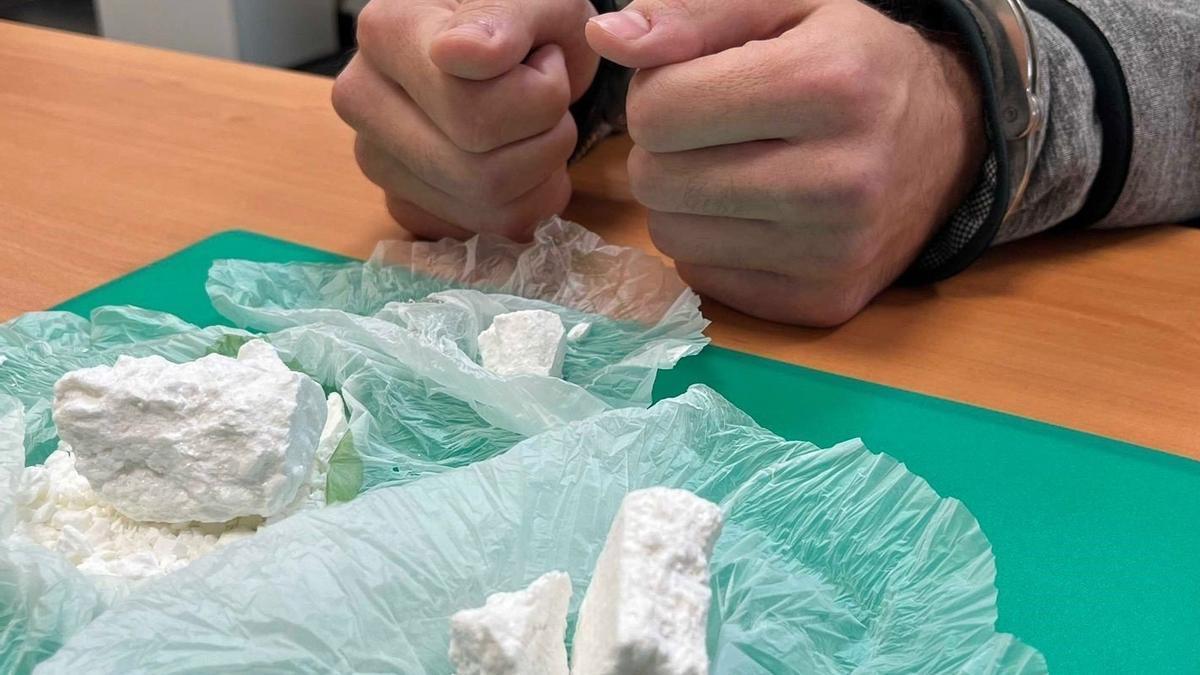 El bilbaino ocultaba en su zona genital 87 gramos de cocaína y 13 de hachís