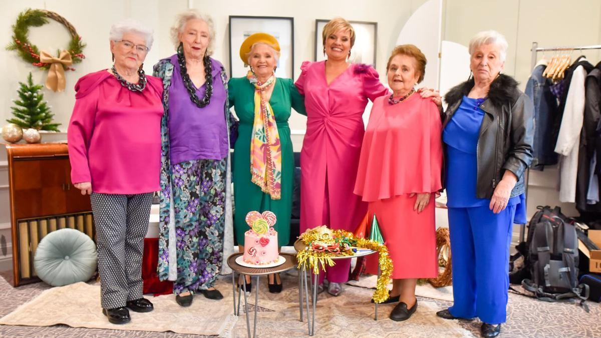 Pili Arruti, Lolo Bräuer, Cristina Gómez, Cris Pérez, María Ángeles Ortega y Maria Luisa Fernández, ayer, en el hotel Londres.