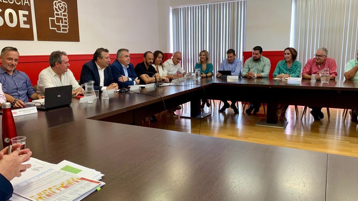 Reunión de Santos Cerdán con los dirigentes del PSOE de Sevilla.