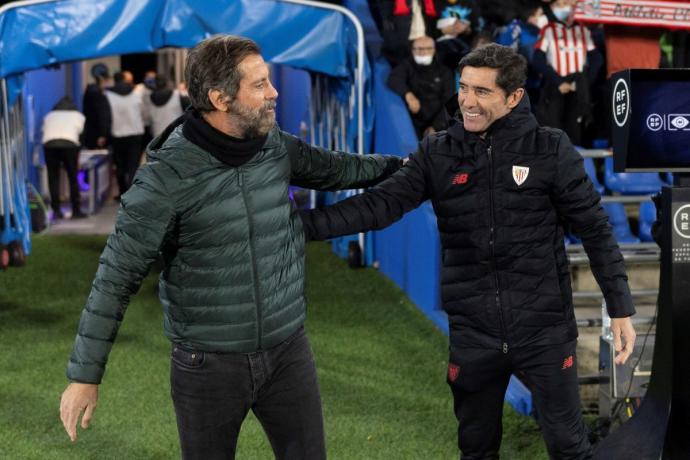 Quique Sánchez Flores y Marcelino García Toral se saludan en el partido de la primera vuelta (0-0)