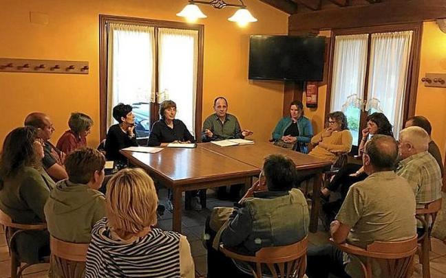 Herritarren ekarpenak jasotzeko aurreko bilera bat. | ARGAZKIA: UDALA Herritarren ekarpenak jasotzeko aurreko bilera bat. | ARGAZKIA: UDALA