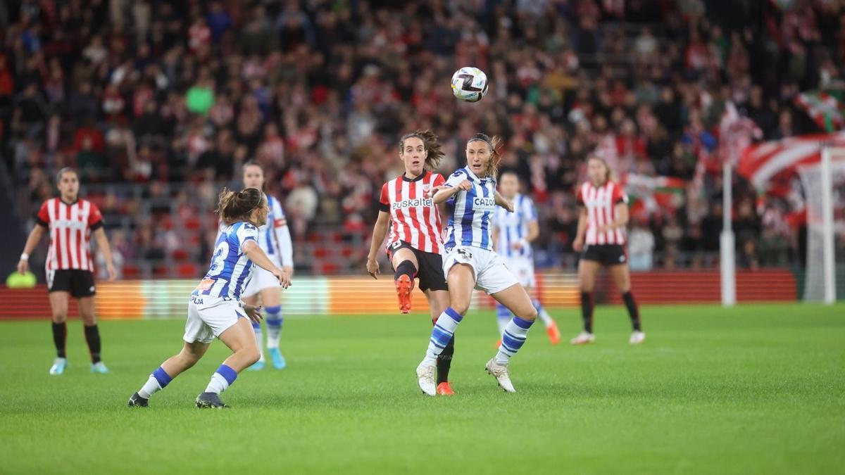 Imagen de un momento del partido entre Athletic y Real en San Mamés