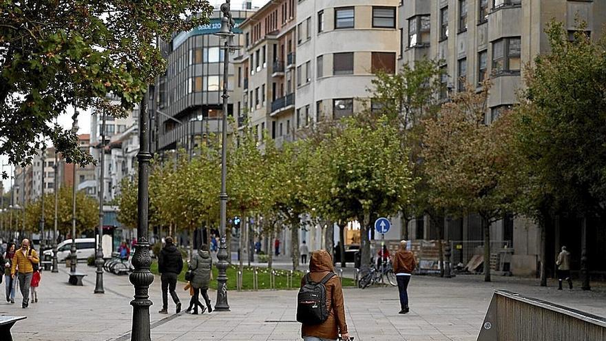 Vista de la calle Carlos III, una de las más caras de Pamplona.