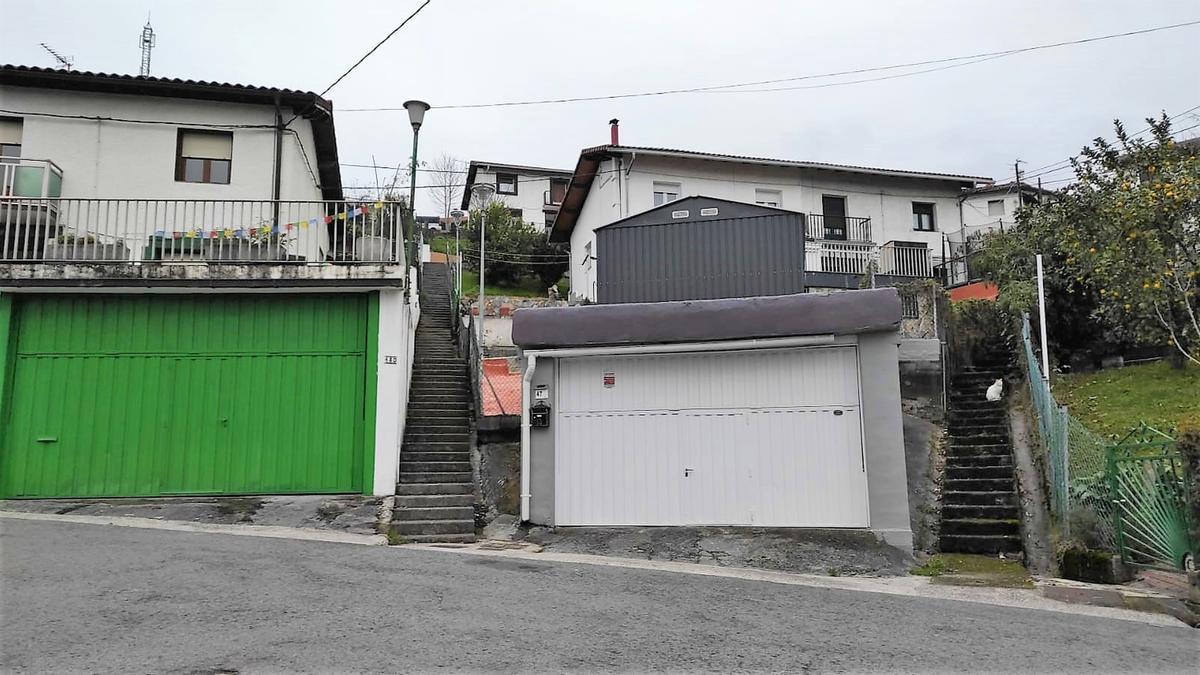 La plataforma entiende que es más importante mejorar el estado del barrio que incluir sus casas en el catálogo de protección.