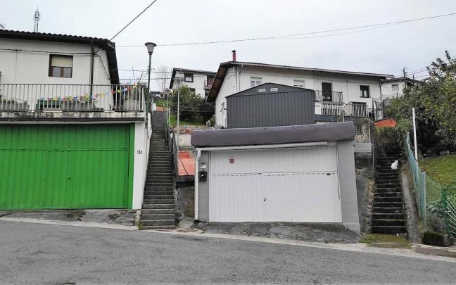 La plataforma entiende que es más importante mejorar el estado del barrio que incluir sus casas en el catálogo de protección.