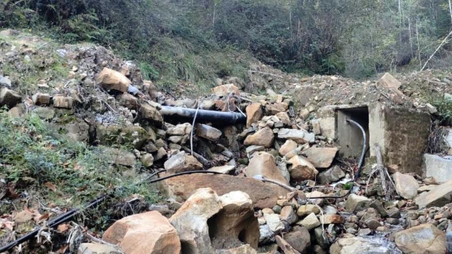 Desperfectos ocasionados por las lluvias en el cauce del arroyo Sakonandi.