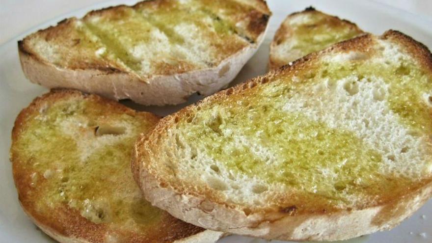 Pan con aceite de oliva