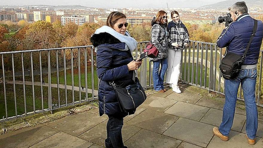 Los turistas se sacaron fotografías desde el mirador del Caballo Blanco.