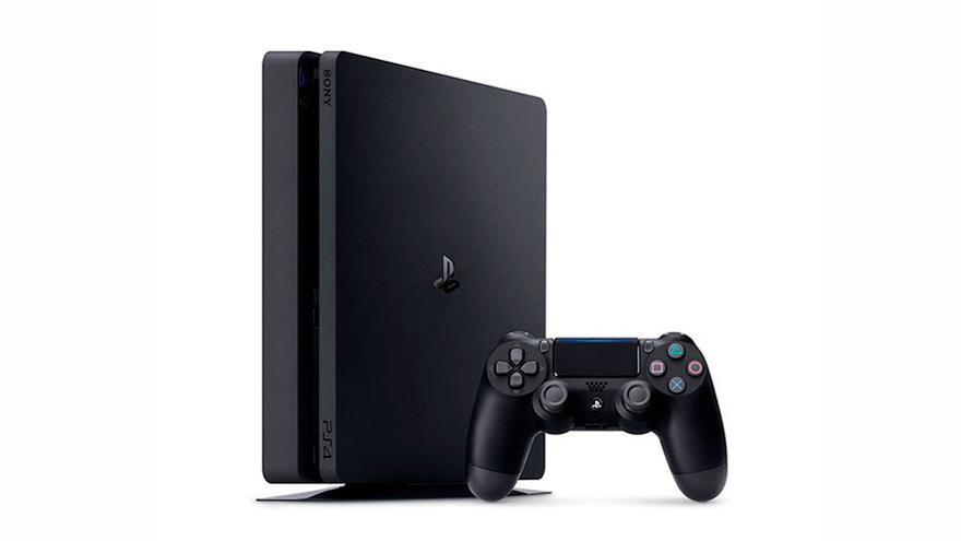 La videoconsola PS4 Slim.