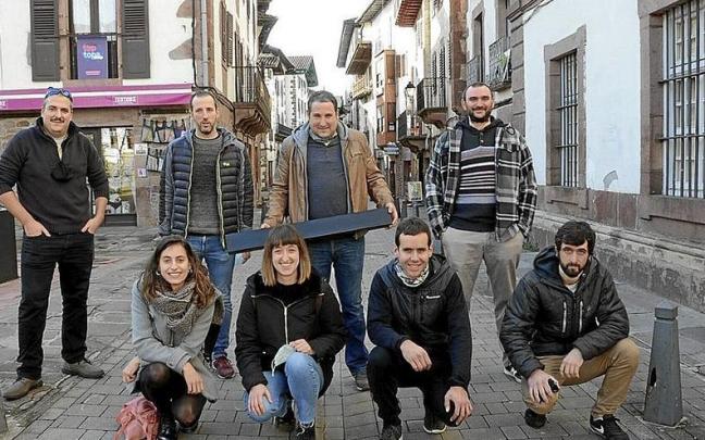 Alcalde y kargodunes de Elizondo, que terminan en breve el período de dos años. Alcalde y kargodunes de Elizondo, que terminan en breve el período de dos años.
