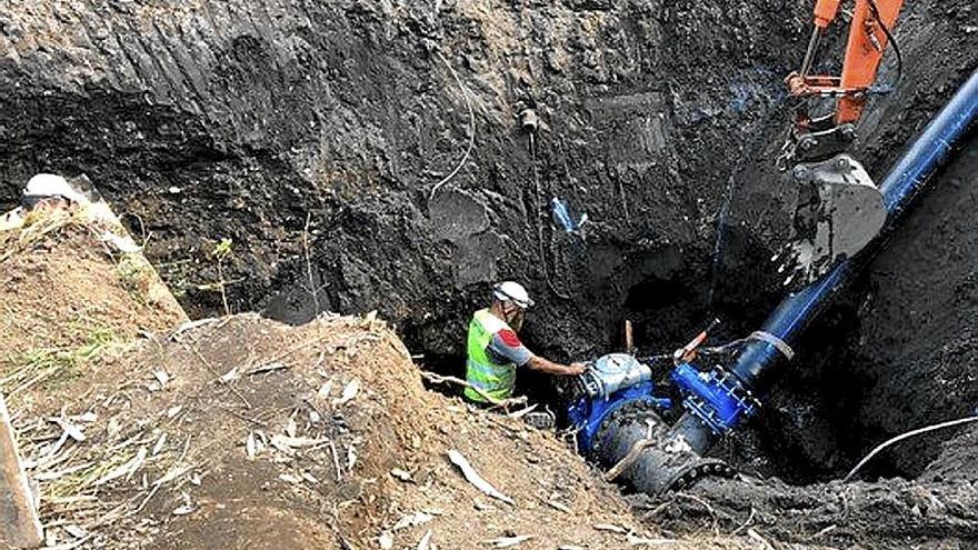 La conexión del ‘bypass’ que abastecerá de agua a Arrasate. | FOTO: A.D.