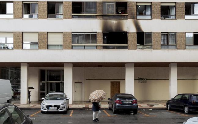 El piso afectado por el incendio, en la primera altura de la traves&iacute;a Monasterio de Cilveti.