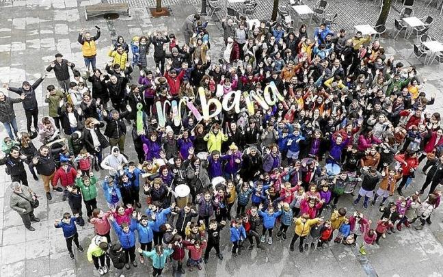 Uzturpe ikastola arduratuko da etzi suziria jaurtitzeaz, Kilometroak 2022 jaia antolatuko baitu aurten ‘Irribarra’ leloarekin. | ARGAZKIAK: N.G. Uzturpe ikastola arduratuko da etzi suziria jaurtitzeaz, Kilometroak 2022 jaia antolatuko baitu aurten ‘Irribarra’ leloarekin. | ARGAZKIAK: N.G.