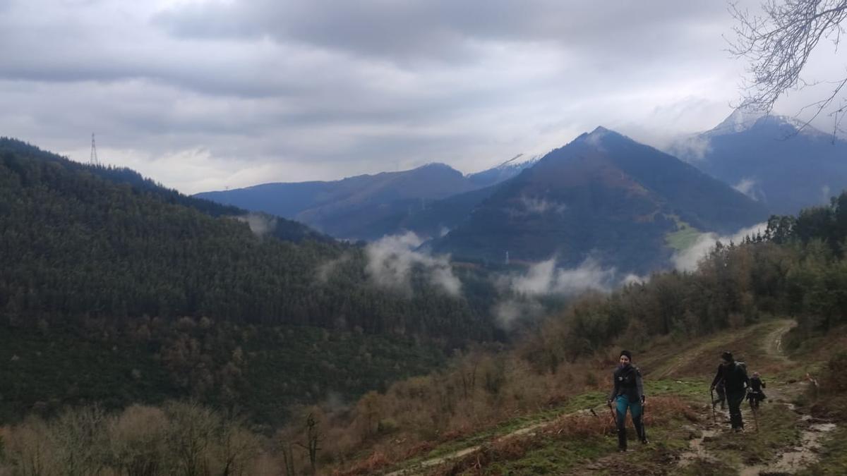 El Gallarraga aparece al fondo cubierto de nieve