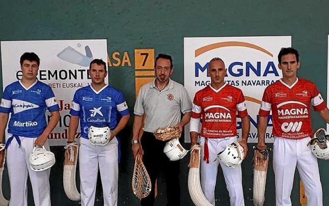 De izquierda a derecha, Mitxeo, Uterga, el juez, Zeberio y Ion.