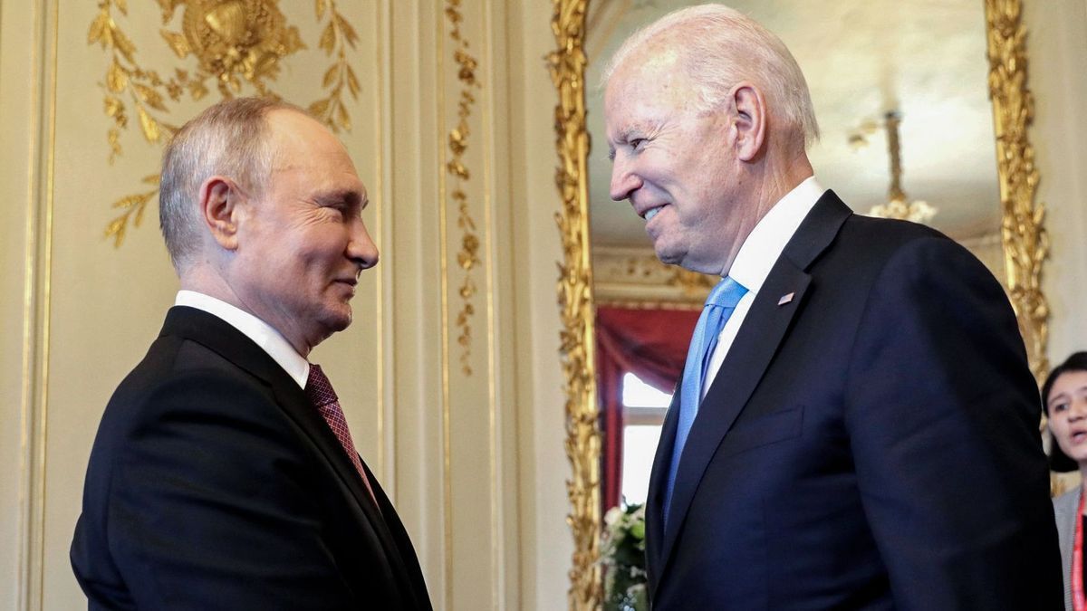 Los presidentes de Rusia, Vladimir Putin (izq.), y EEUU, Joe Biden (der.).