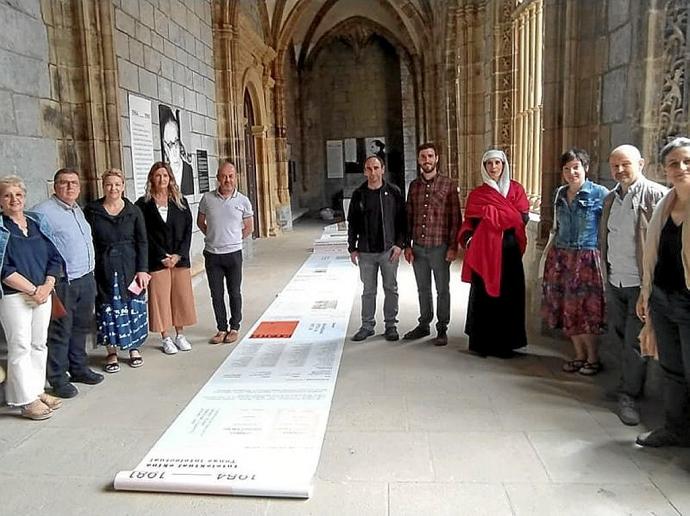 Asistentes a la inauguración de la muestra, el pasado jueves. Foto: N.G.