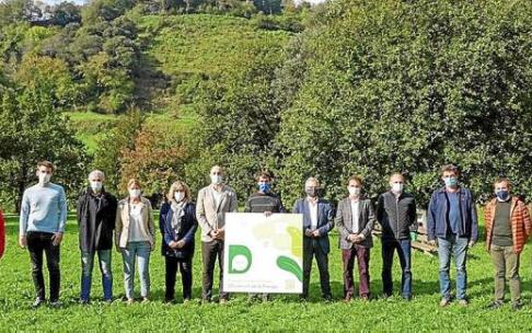 Representantes de la Diputación, Debegesa y los ayuntamientos en la presentación de ayer. Foto: N.G.