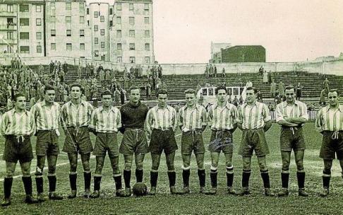 3 de diciembre de 1944. San Mamés. Arenas de Guecho-Alavés (2-1). Uno de los partidos en los que no marcó Arregui. De izda. a dcha.: Leoz, Méndez, Arregui, Galar, Soroa, Corral, Sobrón, 'Divino', 'Fede' Anda, Pepe Ubis y Pepe Mardones.
