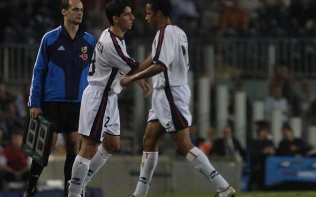 Raúl sale al campo en lugar de Valdo en su debut en Primera en el Camp Nou hace 17 años. Raúl sale al campo en lugar de Valdo en su debut en Primera en el Camp Nou hace 17 años.