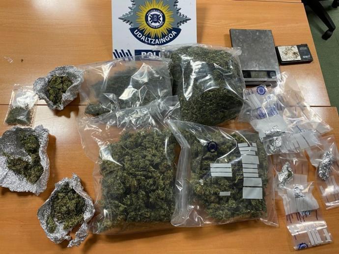 Material incautado en una de las intervenciones de los agentes.