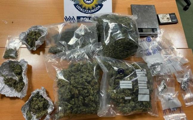 Material incautado en una de las intervenciones de los agentes.