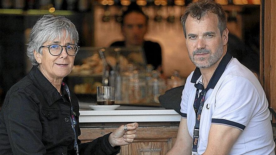 Isabel Urkijo y Xuban Intxausti, productora y director del documental ‘Gesto’, que ayer se presentó en el Zinemaldia.