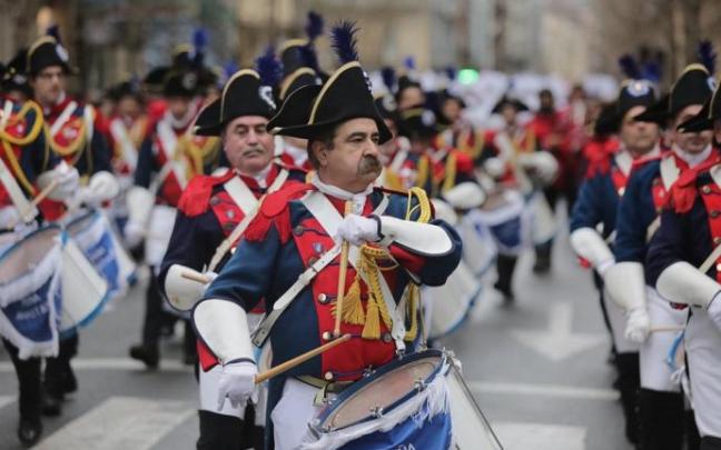 La Peña Anastasio desfilando en la Tamborrada en una imagen de archivo