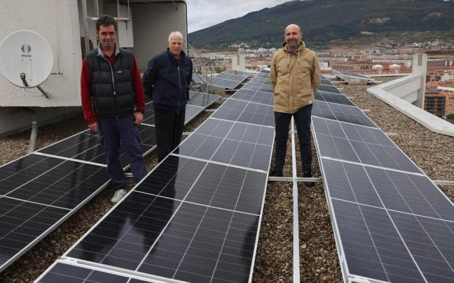 Emilio Herrero, Martín Ibarra y Aitor Olleta, de la comunidad de vecinos de Monasterio de Fitero. Emilio Herrero, Martín Ibarra y Aitor Olleta, de la comunidad de vecinos de Monasterio de Fitero.