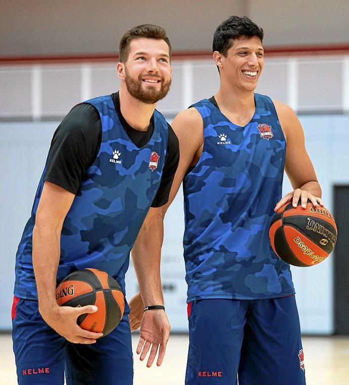 Peters y Fontecchio, durante uno de los entrenamientos de la actual pretemporada. Foto: Baskonia