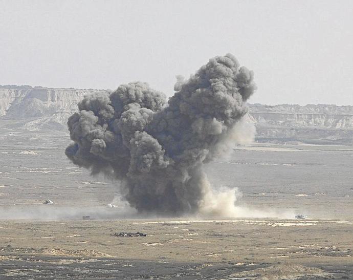 Imagen de una bomba lanzada en el campo de entrenamiento de Bardenas en 2014.