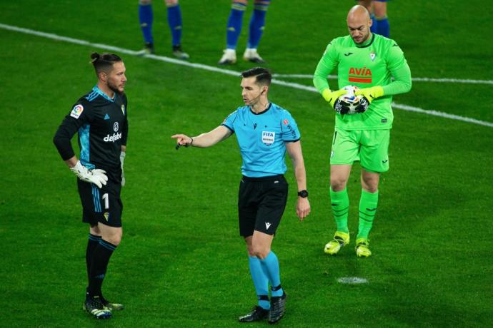 Carlos Del Cerro Grande, durante el Cádiz-Eibar de la presente temporada.