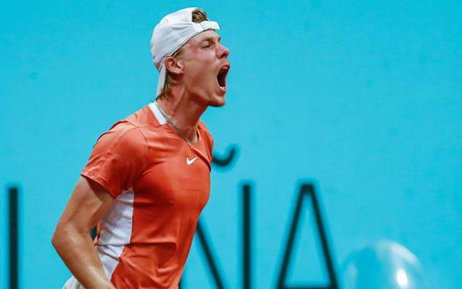 Denis Shapovalov durante un partido en Roma.