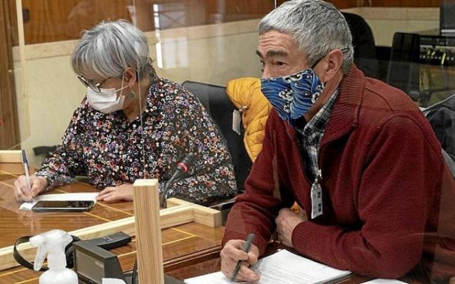 Pilar Revilla y Agustín Gorbea, en la comisión de ayer. Foto: Alex Larretxi