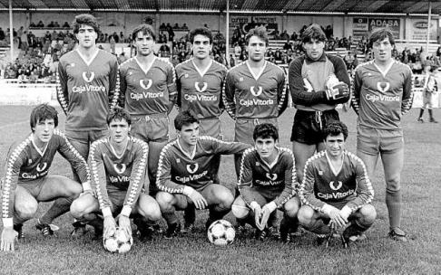18 de noviembre de 1984. Estadio Román Suárez Puerta. Real Avilés-Deportivo Alavés (2-5). De pie (izda. a dcha.): Fernando Núñez, Larrañaga, Ocenda, López Rekarte, Iñaki Bergara y Galarraga. Agachados (izda. a dcha.): 'Juanjo', Manolo Peña, Madriñán, Valv 18 de noviembre de 1984. Estadio Román Suárez Puerta. Real Avilés-Deportivo Alavés (2-5). De pie (izda. a dcha.): Fernando Núñez, Larrañaga, Ocenda, López Rekarte, Iñaki Bergara y Galarraga. Agachados (izda. a dcha.): 'Juanjo', Manolo Peña, Madriñán, Valv