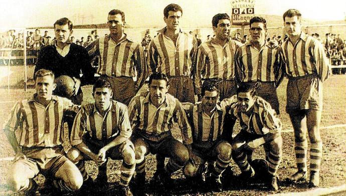 18 de noviembre de 1951. Mendizorroza. Deportivo Alavés 3-0 CF Badalona. De pie (izda. a dcha.): Emery, Bardají II, Erezuma, 'Garcieta', Sanz y 'Corta' I; Agachados (de izda. a dcha.): 'Talo' Arocena, Lasuen, Remacha, Alsua I y 'Primi'.