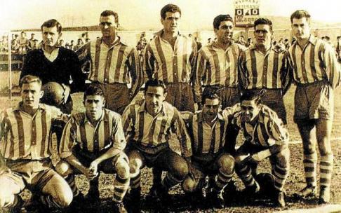 18 de noviembre de 1951. Mendizorroza. Deportivo Alavés 3-0 CF Badalona. De pie (izda. a dcha.): Emery, Bardají II, Erezuma, 'Garcieta', Sanz y 'Corta' I; Agachados (de izda. a dcha.): 'Talo' Arocena, Lasuen, Remacha, Alsua I y 'Primi'. 18 de noviembre de 1951. Mendizorroza. Deportivo Alavés 3-0 CF Badalona. De pie (izda. a dcha.): Emery, Bardají II, Erezuma, 'Garcieta', Sanz y 'Corta' I; Agachados (de izda. a dcha.): 'Talo' Arocena, Lasuen, Remacha, Alsua I y 'Primi'.