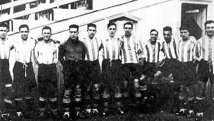 8 de marzo de 1931. Mendizorroza. Deportivo Alavés-Real Madrid (2-0). De izda. a dcha.: 'Fede', Urquiri, Jauregui, Beristain, Albéniz, Ciriaco, Antero, Arsenio, Olivares, Lecue y Quincoces.