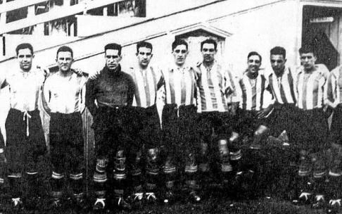 8 de marzo de 1931. Mendizorroza. Deportivo Alavés-Real Madrid (2-0). De izda. a dcha.: 'Fede', Urquiri, Jauregui, Beristain, Albéniz, Ciriaco, Antero, Arsenio, Olivares, Lecue y Quincoces. 8 de marzo de 1931. Mendizorroza. Deportivo Alavés-Real Madrid (2-0). De izda. a dcha.: 'Fede', Urquiri, Jauregui, Beristain, Albéniz, Ciriaco, Antero, Arsenio, Olivares, Lecue y Quincoces.