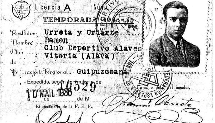Licencia deportiva de Ramón Urreta en 1936, firmada por Ricardo Cabot secretario de la Nacional. Urreta jugó veintitrés partidos en Primera División (1931-32 y 32-33) como albiazul. Foto: Archivo del autor