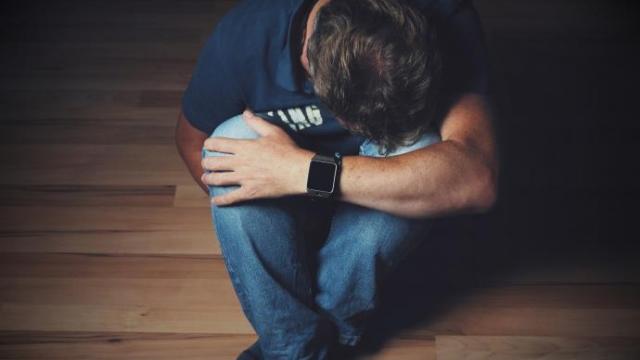 Autolesiones, una vía de escape peligrosa que va en aumento en adolescentes