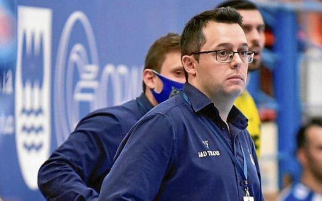 Jacobo Cuétara, entrenador del Bidasoa Irun. Foto: Arnaitz Rubio