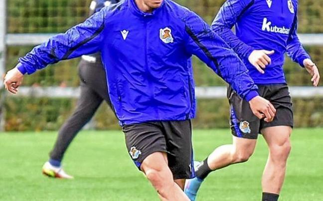 Martín Zubimendi, que apunta a suponer hoy una de las novedades en el once, ayer en Zubieta.