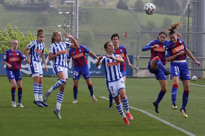 Real y Eibar jugaron en Zubieta un derbi que cambió el rumbo sus trayectorias