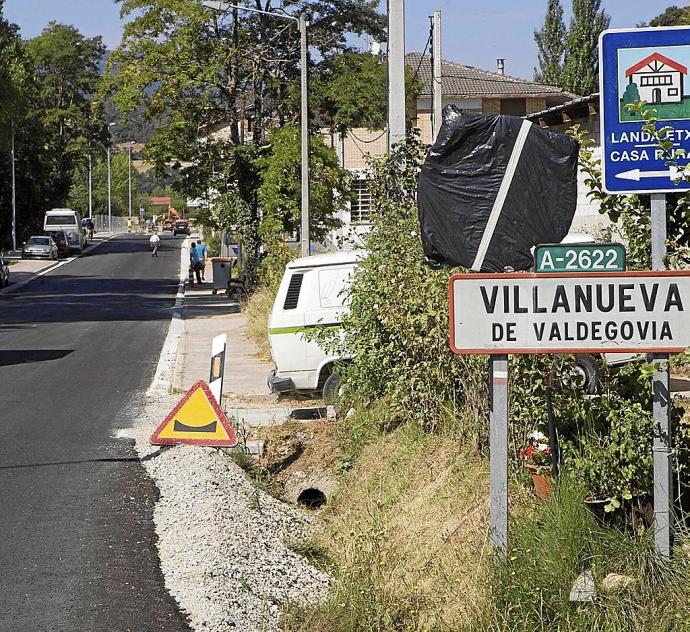 Entrada a Villanueva de Valdegovía, cabecera de uno de los municipios que contarán con la ayuda foral. Foto: Alex Larretxi