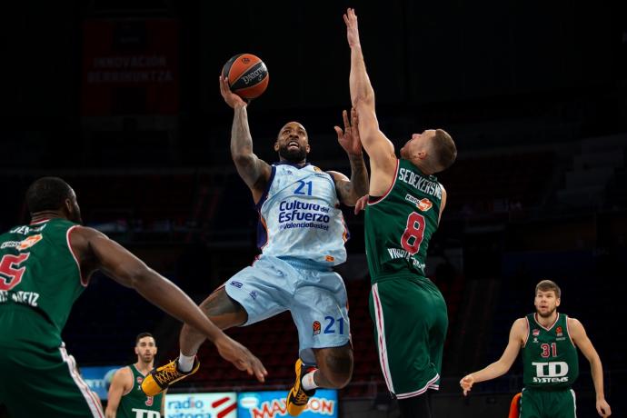 El Baskonia depende del Real Madrid y el Zenit