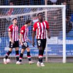 Los jugadores del Bilbao Athletic se lamentan de la goleada recibida ante el Talavera.